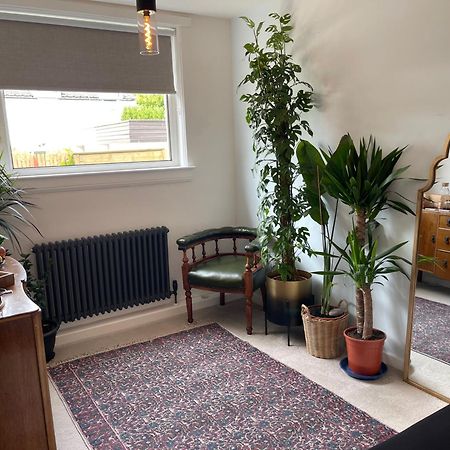 Private Room With Separate Shower And Free Parking Edinburgh Bagian luar foto